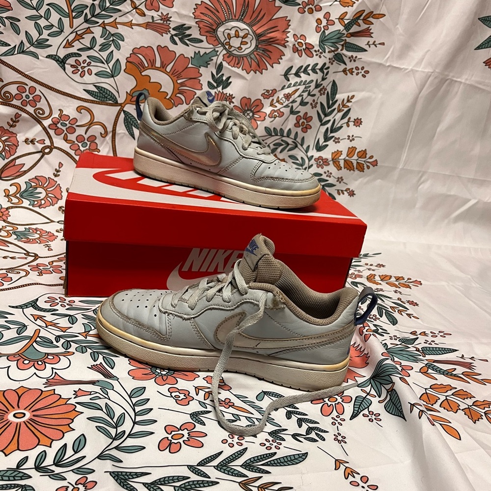 Children blue/ gray 🤷♀️ Air Force 1s- size 3.5 youth